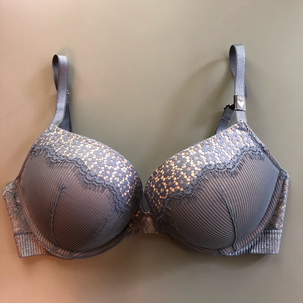 Victoria’s Secret Bombshell Lace Push Up Bra 34D